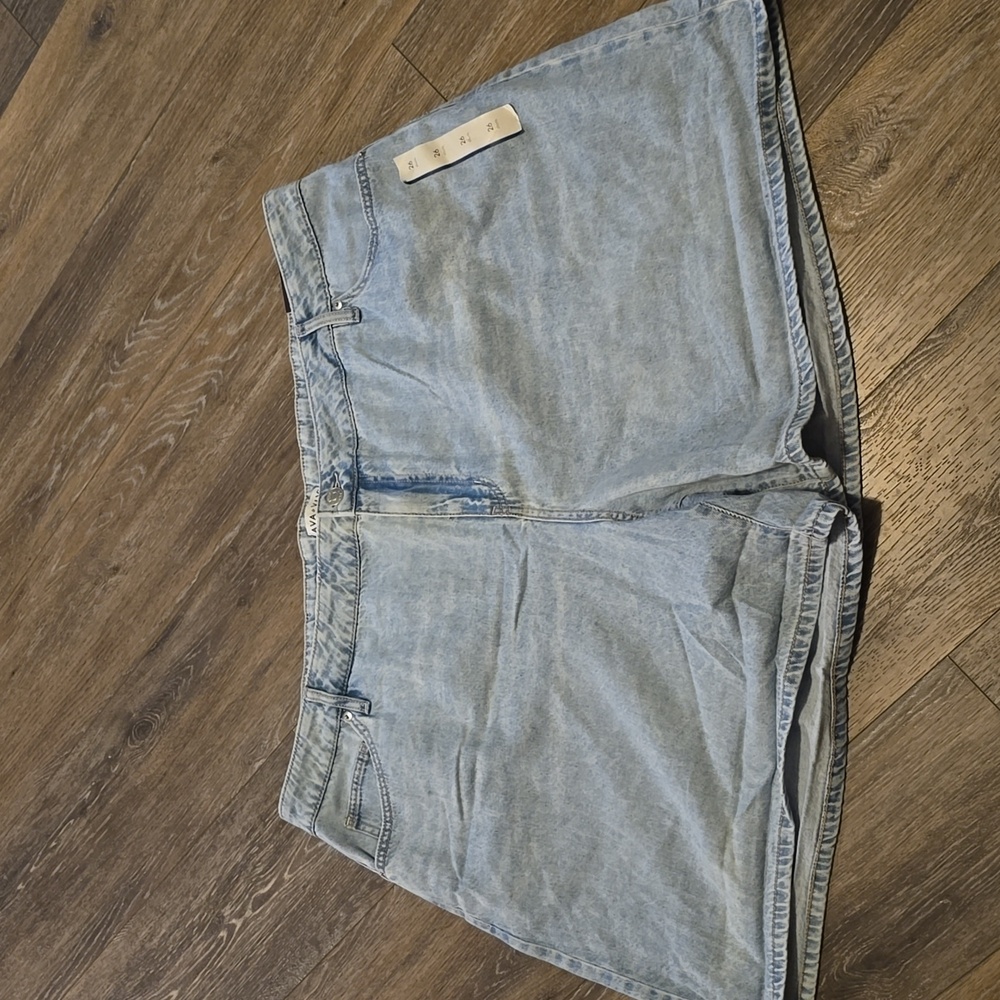Ava & Viv Women's Size 26 High Rise Relaxed Fit Midi Shorts New w/ Tags!